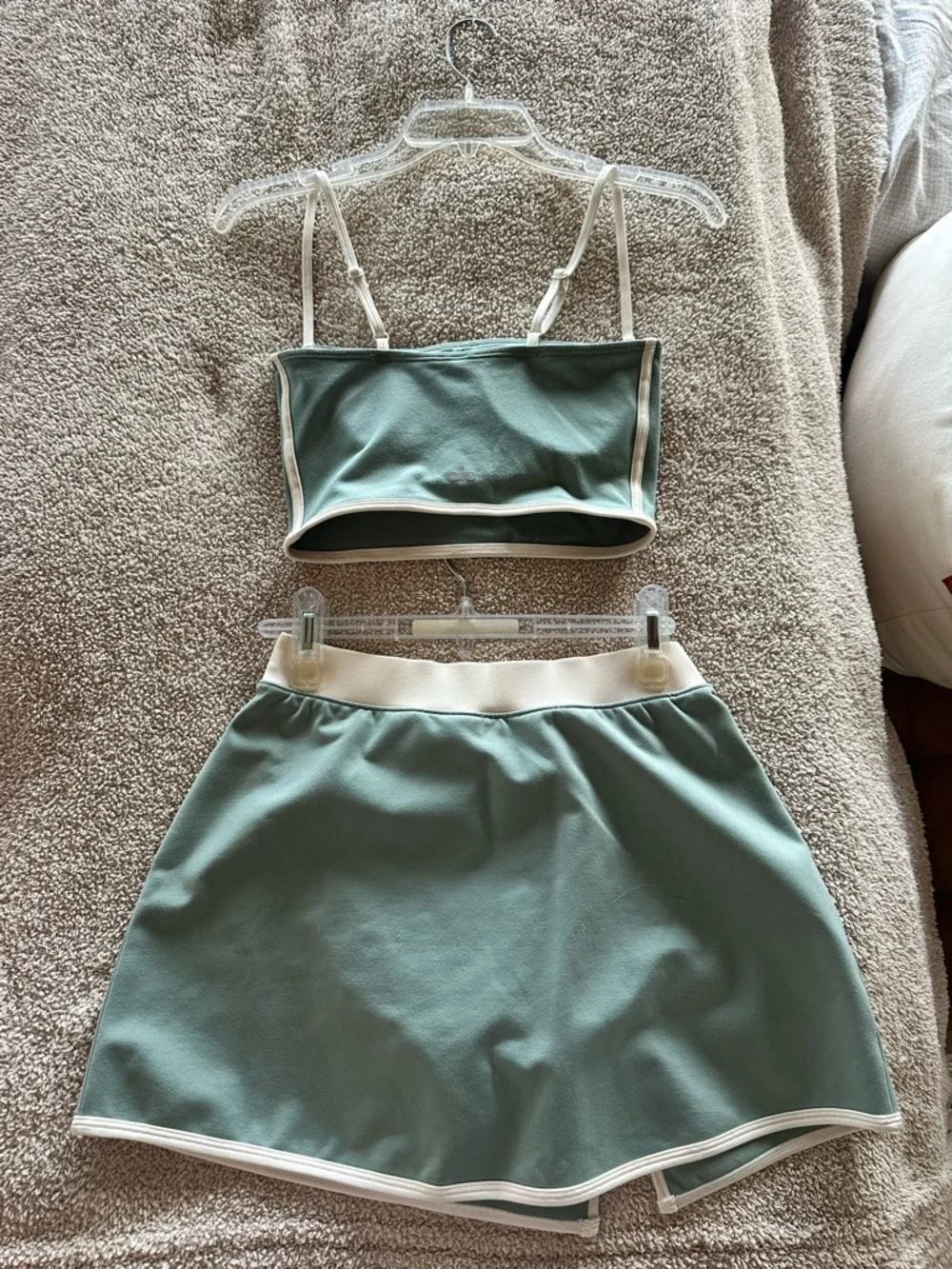 Alo Airbrush streamlined skirt and crop top set